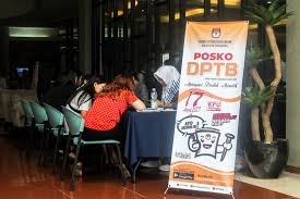 Buka halaman atau situs kpu pada tautan berikut ini. 1 126 Mahasiswa Uph Asal Daerah Dipastikan Akan Memilih Di Tps Sekitar Karawaci Uph Universitas Pelita Harapan True Knowledge Faith In Christ Godly Character Uph Universitas Pelita Harapan