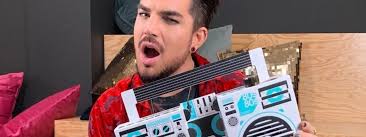 Queen-Frontman Adam Lambert ganz persönlich: Zu Besuch bei 80s80s