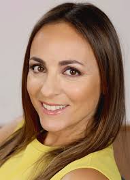 Suo padre è mario israel raznovich un ebreo russo e sua madre è nila nardi un'italiana. Camila Raznovich Biografia