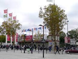 Depuis plus de 90 ans, paris expo porte de versailles bénéficie d'une notoriété internationale et accueille chaque année plus de 7,5 millions de visiteurs et 200 événements. Paris Expo Porte De Versailles Wikipedia
