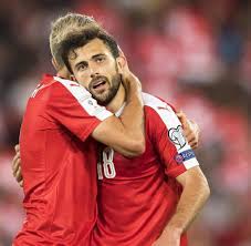 See full list on celebsages.com Admir Mehmedi Bundesligastar Schenkt Armer Familie Ein Haus Welt