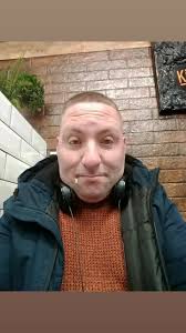 Morning Everyone how's use all today and happy Thursday and please smile  with all of ur lovely familys and stay positive and have a brilliant day  from the professional boxer Conor Burns from Belfast ...