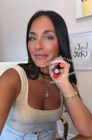 Let's help Debbie get to 100 followers to go live!