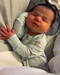 Presley Grace 💕 Almost two weeks as a family of four!