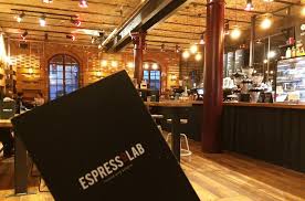 Modernes Ambiente In Einer Alten Bierfabrik Das Espresso Lab In Nurnberg Bietet Verschiedenste Kaffee Spezialitaten Foto Ni Espresso Kaffee Kaffeemaschine
