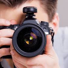 Pourtant, les emplois se situent surtout dans le tirage et la. Photographe H F