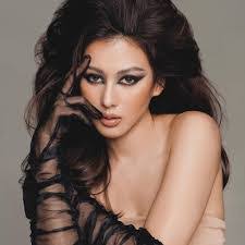 Annalisa Lara's Instagram, Twitter & Facebook