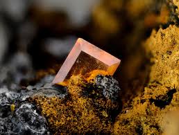 Scheelite Group Mineral Information Data And Localities