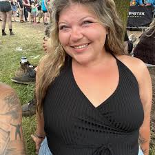 Where can we eat with live music or a nice atmosphere that is kid-friendly?