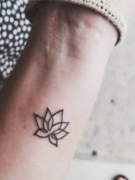 Top 30 des plus beaux tatouages arbre de vie (signification). 2k6pzosflkkrlm