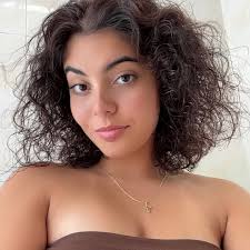 📖The Housemaid 📖 by Frieda McFadden I haven't read in book in 100 years.  Bought this last week and found it to be quite the page turner. Awaiting  arrival of the sequel