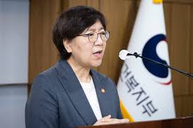 제56대 정은경 보건복지부 장관 취임 < 현장앨범 < 장관소개 < 소개 : 힘이 되는 평생 친구, 보건복지부