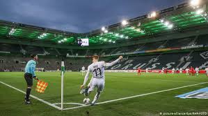 Fc köln steht auf der kippe. Monchengladbach Gewinnt Erstes Geisterspiel Der Bundesliga Sport Dw 11 03 2020