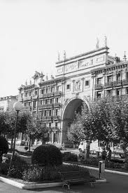 Santander bank currently operates with 589 branches located in 8 states. Our History About Us Santander Bank
