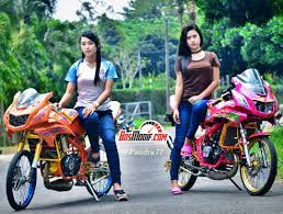 Cewek naik ninja rr bikin mata salah fokus. Modifikasi Motor Kawasaki Ninja Dan Cewek Keren Double Mobil Gadis Cantik Gambar
