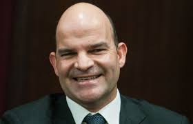 Sob pressão, André Vargas decide renunciar ao mandato