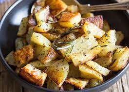 Rosemary Roasted Potatoes Are A Delicious And Easy Potato Recipe A Few Simple Ingredients Make The Side Recipes Potato Side Dishes Rosemary Roasted Potatoes