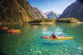 It consists of two main landmasses—the north island and the south island. 7 Maravilhas Da Nova Zelandia Egali Intercambio