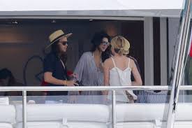 Harry styles and kendall jenner are serious couple goals in these matching outfits. Khloe Kardashian Thinks Her Sister Kendall Jenner Is Dating Harry Styles