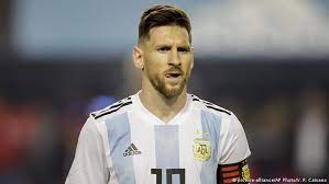 ليو يصل معسكر الأرجنتين ويتفق مع برشلونة على البرازيلي أدريانو يقود السامبا للتتويج بلقب كوبا أمريكا 2004 على حساب الأرجنتين. Ù…ÙŠØ³ÙŠ ÙŠÙ„Ù… Ø­ Ø¥Ù„Ù‰ Ù…Ø³ØªÙ‚Ø¨Ù„Ù‡ Ù…Ø¹ Ù…Ù†ØªØ®Ø¨ Ø§Ù„Ø£Ø±Ø¬Ù†ØªÙŠÙ† Ø±ÙŠØ§Ø¶Ø© ØªÙ‚Ø§Ø±ÙŠØ± ÙˆØªØ­Ù„ÙŠÙ„Ø§Øª Ù„Ø£Ù‡Ù… Ø§Ù„Ø£Ø­Ø¯Ø§Ø« Ø§Ù„Ø±ÙŠØ§Ø¶ÙŠØ© Ù…Ù† Dw Ø¹Ø±Ø¨ÙŠØ© Dw 16 06 2018