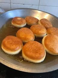 Wanita Ini Kongsi Resipi Bomboloni Gebu Sedap Hasil Jualan Yang Dibuat Niaga Mingguan Wanita Baked Donut Recipes Donut Recipes Butter Cookies