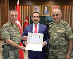 Hur säger osman erbaş på turkiska? 8 Kolordu Komutani Korgeneral Osman Erbas T C Bingol Valiligi Maske Mesafe Temizlik ÙÙŠØ³Ø¨ÙˆÙƒ