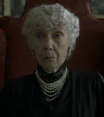 Eileen Atkins was sublime as Queen Mary. Old and frail but made from steel,  one of my favorite characters in the whole show. Atkins delivered in every  scene. : r/TheCrownNetflix