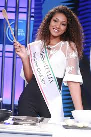 Chi è Samira Lui, prof dellEredità alla Ruota della Fortuna di Gerry  Scotti - Affaritaliani.it