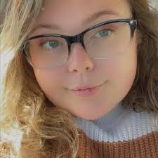 Miranda Mcmahon's Instagram, Twitter & Facebook