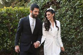 Kısa bir süre önce barcelona'dan başakşehirspor'a transfer olan arda turan yaklaşık 3 yıldır birliktelik yaşadığı sevgilisi aslıhan doğan'a evlenme teklifi etti. Arda Turan Dan Esi Aslihan Dogan Turan In Bana Sinir Oluyor Musun Sorusuna Olay Yanit Arda Turan Sosyal Medyanin Gundemine Oturdu Galeri Magazin