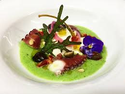 Tentacules De Poulpes Carpaccio De Concombre Burratina Condiments Nicois Par Malandran Xavier Recette Gaspacho Concombre Tentacule De Poulpe Gaspacho