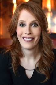 Nicole Bray's Instagram, Twitter & Facebook