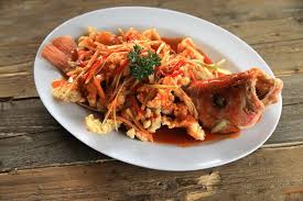 Persiapan membuat sambal goreng kakap khas banjarmasin: Menu Fish Bandar Djakarta