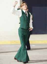 Such a cutie pie :sob: Bts V Uk Semi Haitus On Twitter Taehyung S Body Proportion Is No Joke