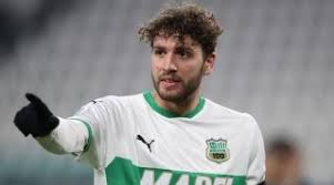 Man city are battling juventus and ac milan for manuel locatelli (left)credit: Manchester City Transfer News Juventus And City In Transfer Battle For Sassuolo S Manuel Locatelli Fourfourtwo