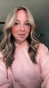 Allie Dowling's Instagram, Twitter & Facebook