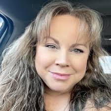 Shannon Sims's Instagram, Twitter & Facebook