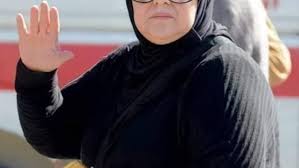 وكانت دائما زورها في قبرها كمان كانت حاضرة في جنازة الفنان جورج سيدهم وحفظت الفنانة دلال عبد العزيز الود والعهد والصداقة اللي ما بينهم وقالت انه صاحب فضل عليها وانه هو اللي قدمها على المسرح. Ljuqmojtjdcr0m