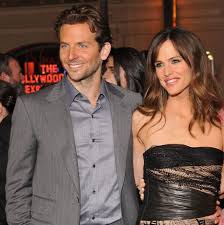 Is jennifer garner dating anybody? Jennifer Garner Bradley Cooper Made Sandcastles With His Daughter