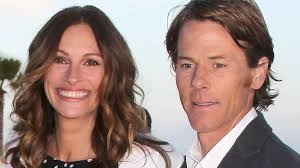 5'9'' actress celebrities celebrity height heights j julia roberts movie star woman. Julia Roberts Posts Rare Pic With Husband Daniel Moder For Anniversary