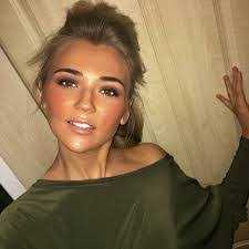 Dolly Andrews's Instagram, Twitter & Facebook