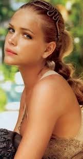 Dapat sana si Esti Ginzburg ang napili para gumanap bilang Serena Van Der  Woodsen sa Gossip Girl imbes na si Blake Lively : r/VindictaRateCelebs