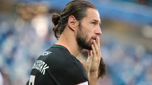 1 den 24 juli 2018 lånades krychowiak ut till lokomotiv moskva på ett låneavtal över säsongen 2018/2019. Aeork3ala0bfpm