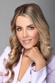 Amanda Shute's Instagram, Twitter & Facebook