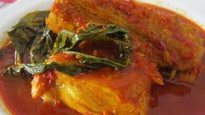 Gulai kepala ikan kakap ala restoran padang sudah siap untuk disajikan bersama nasi hangat dan sambal. Resep Ikan Asam Padeh Khas Rumah Padang Lifestyle Fimela Com