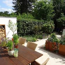 Uber 30 Brillante Garten Design Ideen Fur Die Fassade Ihres Hauses Garten Design Garten Natursteine