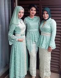 Sementara bahan dan warna kain yang digunakan. Desain Baju Kebaya Hijab Katalog Busana Muslim