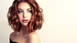 Poi dividi i capelli in sezioni e avvolgili completamente intorno alla stessa bandana. Capelli Mossi In Tre Mosse Le Acconciature Da Fare Di Notte Per Svegliarsi Con I Boccoli