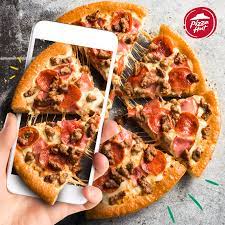 Pizza Hut Venezuela Social Media Design Jwt Ccs On Behance Food Advertising Food Poster Design Creative Food