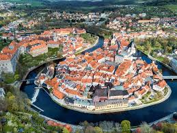 Cesky Krumlov Czech Republic The Small Medieval Town Or Cesky Krumlov Along The Vltava River In The Czech Republic Travel Through Europe Cesky Krumlov City